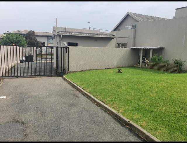 6 BEDROOM HOUSE FOR SALE IN VICTORY PARK